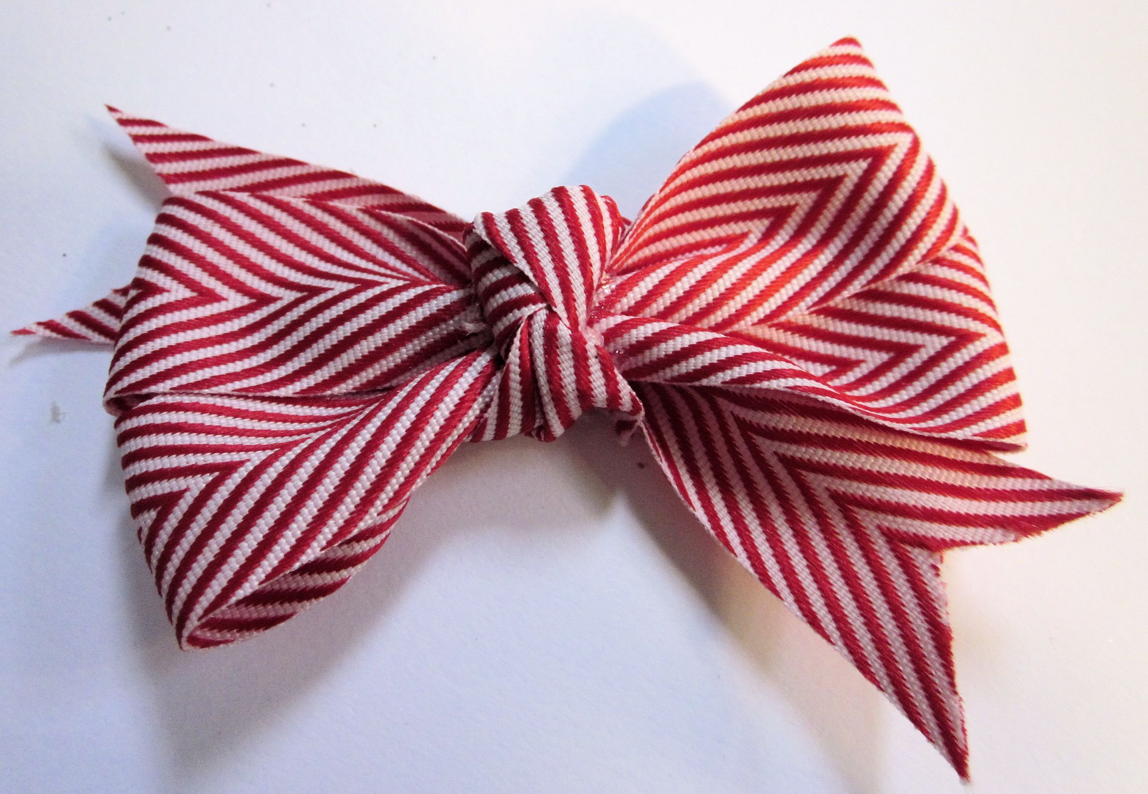 How To Bow Your Gift Tag - Online Ribbon - May Arts Ribbon