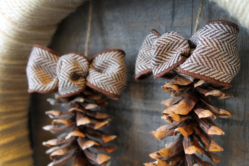 Make a Winter Pinecone Wreath