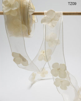 Ivory Flowers/Pearl Center/Wired Ribbon