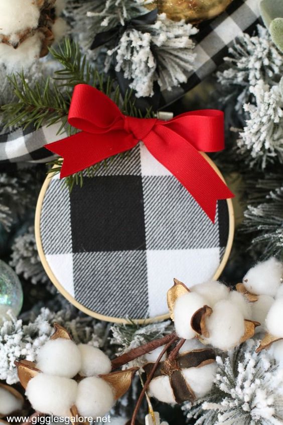 Buffalo Plaid Embroidery Hoop Christmas Decor Idea