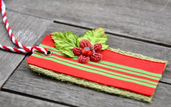 Gift Tag Christmas Gift Wrap Idea red green striped ribbon