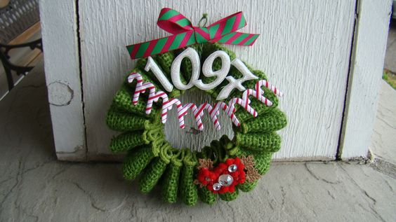 DIY Christmas Holiday Decor Christmas Wreath with Green Burlap Ribbon